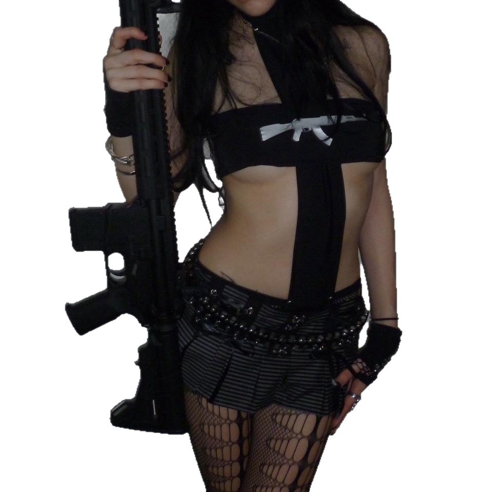Y2K Black Gothic Cutout Crop T - Pipe Bending Spring recension och pris